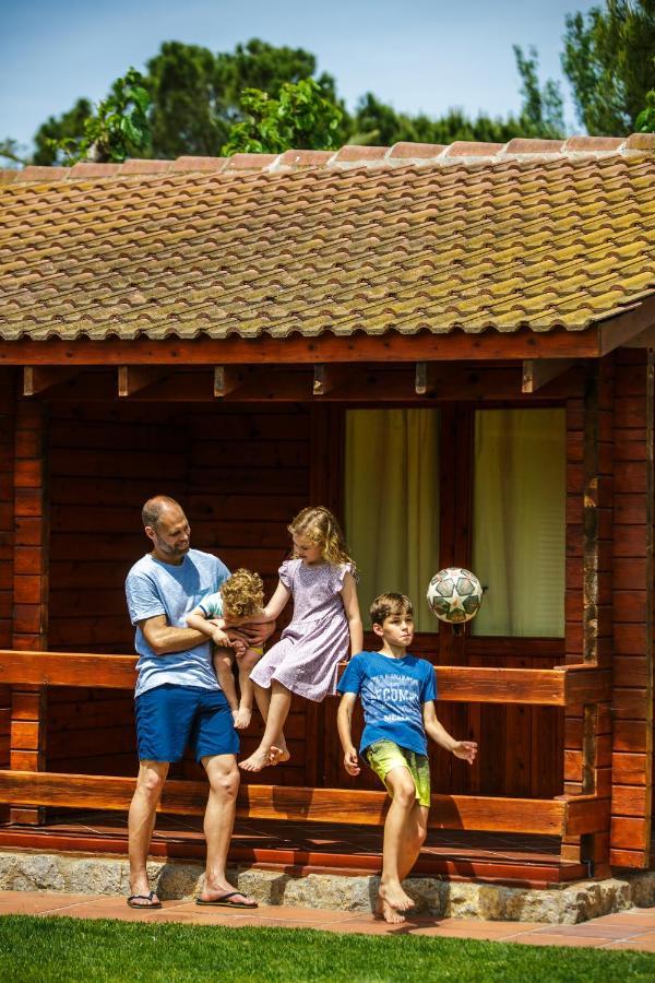 Camping La Llosa กัมบริลส์ ภายนอก รูปภาพ