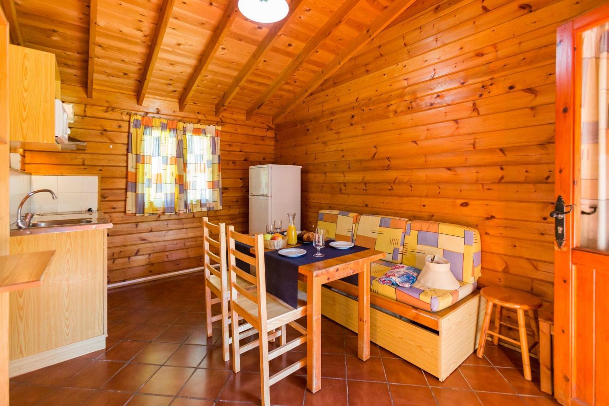 Camping La Llosa กัมบริลส์ ภายนอก รูปภาพ