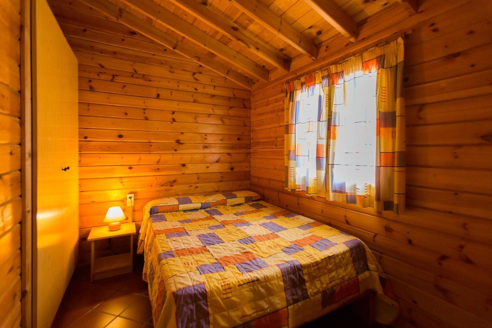 Camping La Llosa กัมบริลส์ ภายนอก รูปภาพ