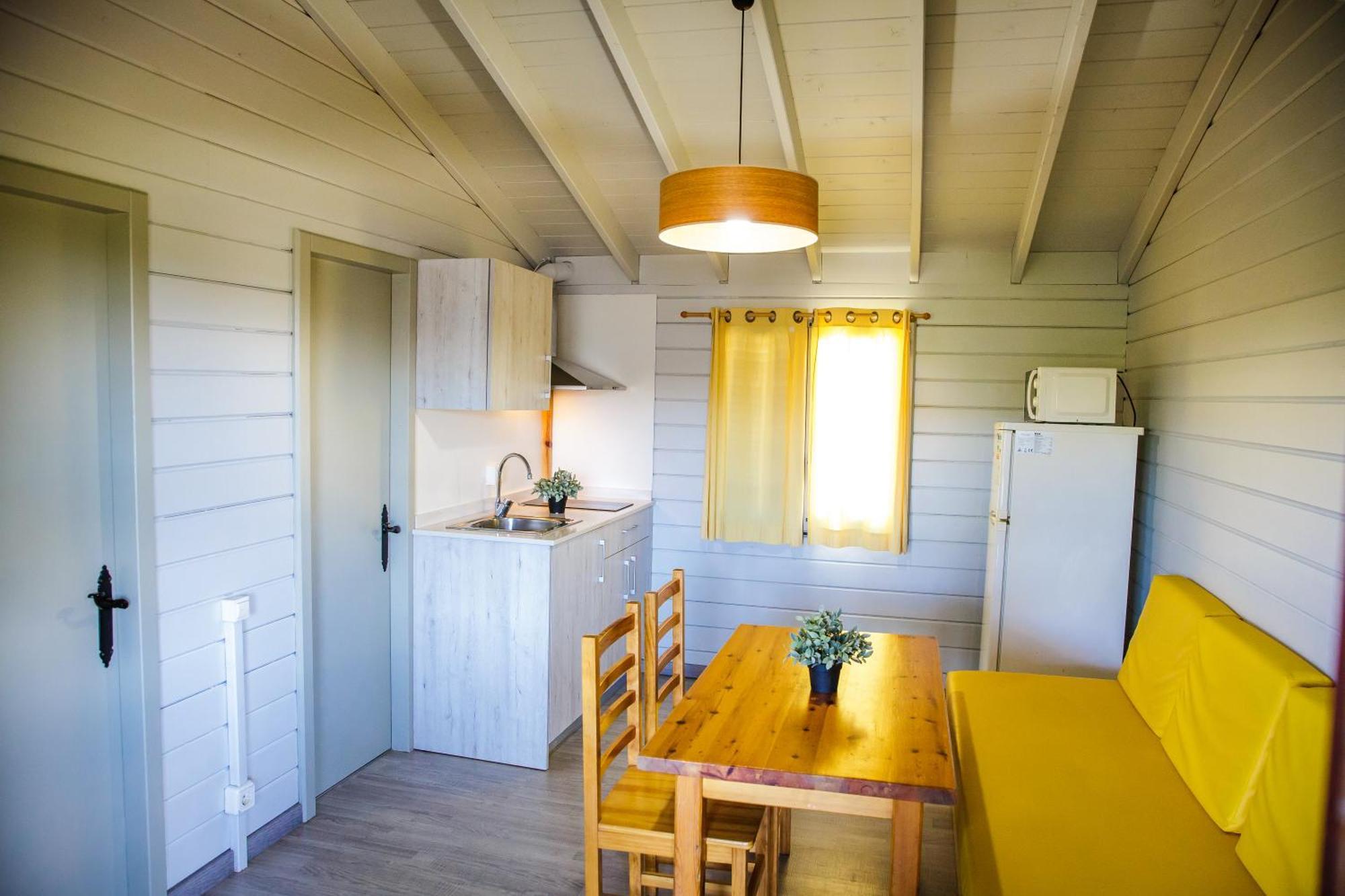 Camping La Llosa กัมบริลส์ ภายนอก รูปภาพ