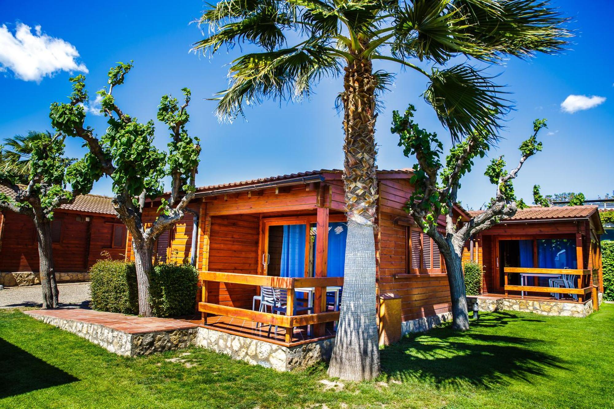 Camping La Llosa กัมบริลส์ ภายนอก รูปภาพ